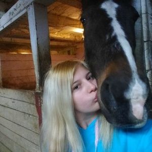 Meet your Posher, Elicia